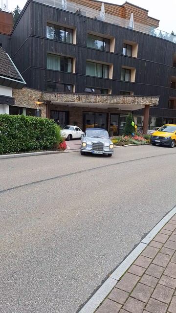 Mercedes 220 SE смотреть онлайн