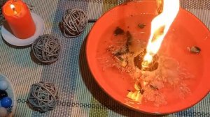 Заговор убирает порчу и препятствия к карьере и успеху в делах.