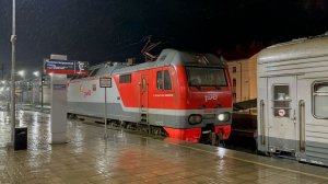 «В ливень!» Смена ЭП2К-183 на ТЭП70БС-021 у пасс.поезда на ст.Бологое-Московское, ноябрь 2025 года