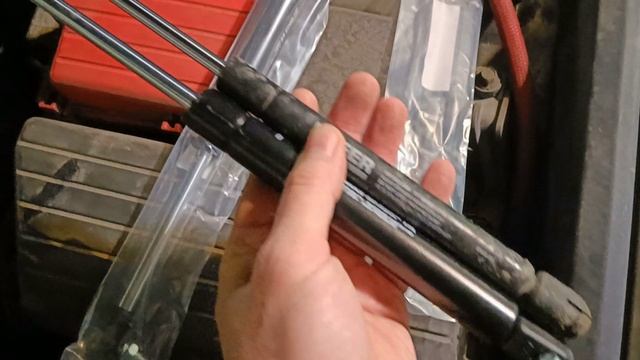 Установка упоров капота Surai SR 01100 взамен Hofër на Honda Accord VII смотреть онлайн