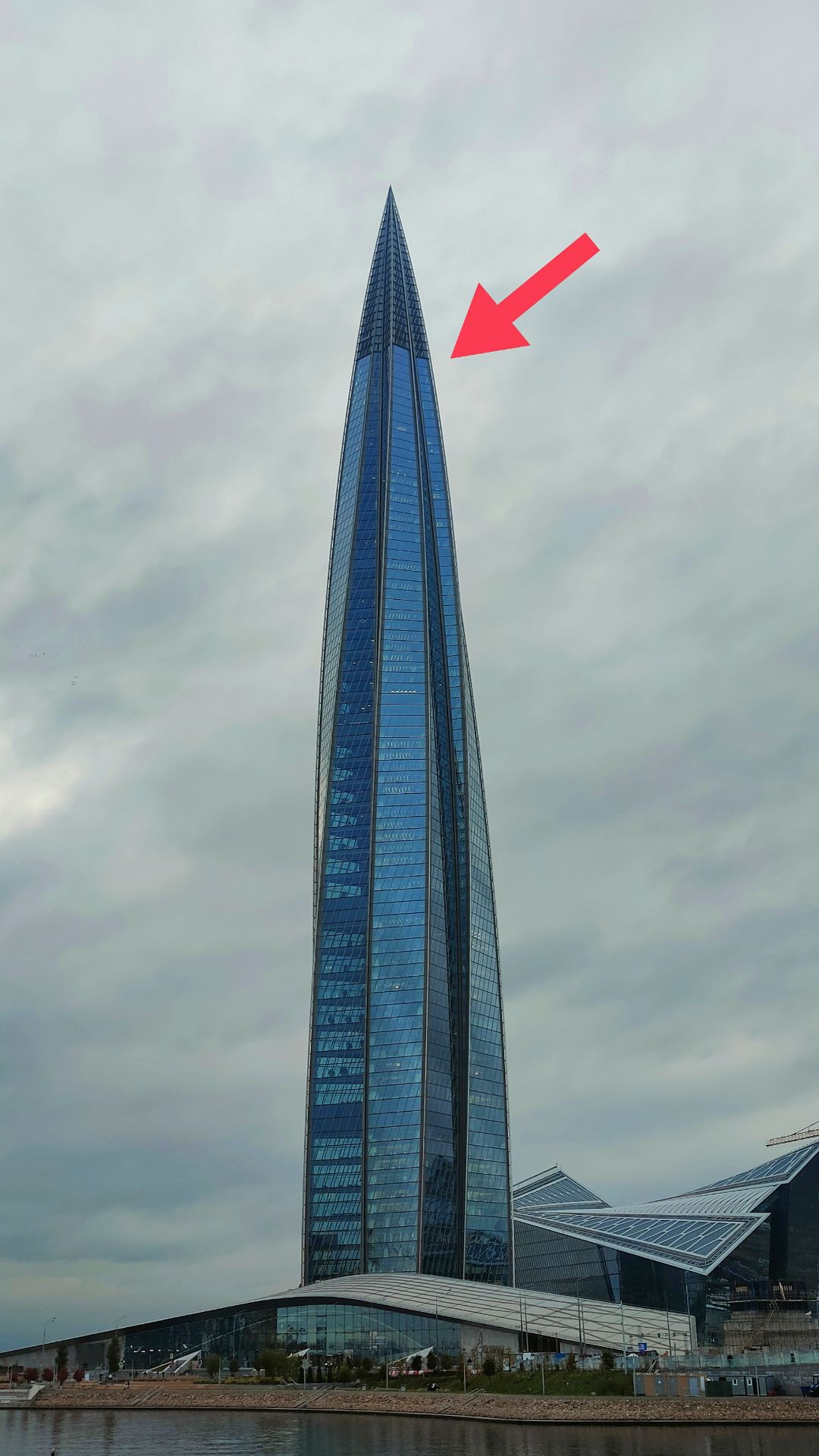 Вид на Петербург с высоты 86 этажа Лахта-Центра смотреть онлайн