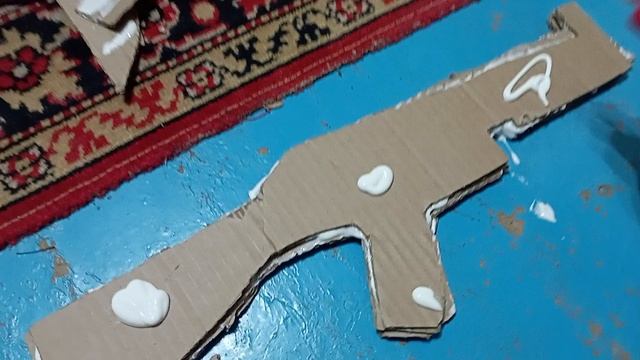 , делаем из картона UMP 45