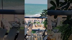 Паттайя территория отеля Golden Tulip Pattaya Resort beach...