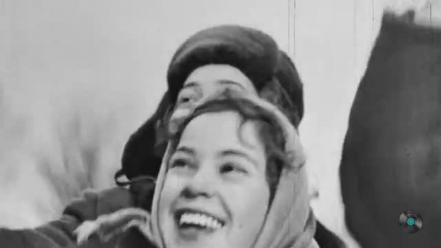 Одна из популярных новогодних песен. «Три белых коня»