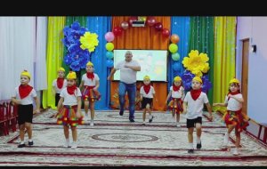 Танец "Зарядка с папой"