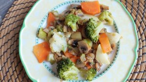 Брокколи и цветная капуста, жаренные с грибами. Гарнир, завтрак, лёгкий ужин быстрого приготовления.