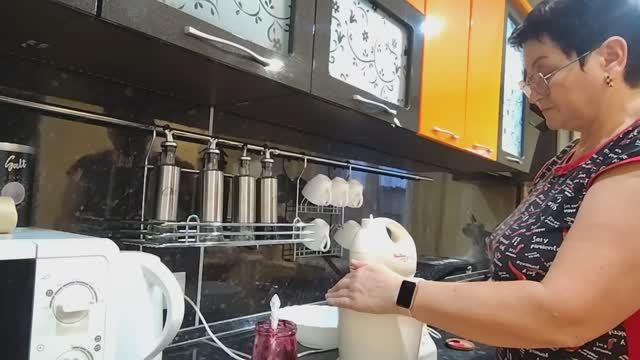 ОБЫЧНАЯ ЖИЗНЬ В СЕЛЕ/ МЕРЕНГОВЫЙ РУЛЕТ К ЧАЮ смотреть онлайн