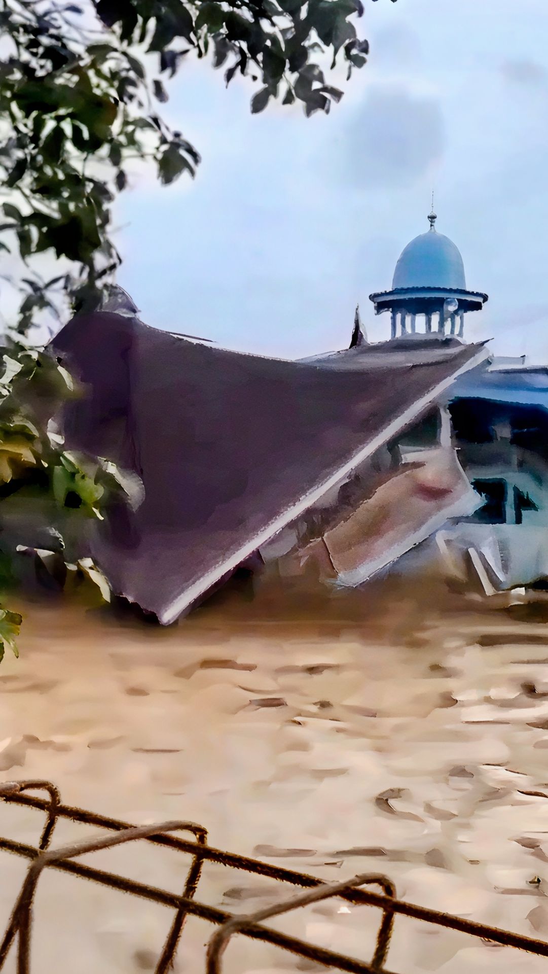 И Индонезии прошли разрушительные наводнения и оползни.