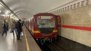 СпецСостав! Метропоезд «Номерной/Пришелец» на ст.м.Владимирская, ноябрь 2025 года