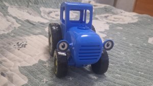 Синий трактор по полям едит к нам