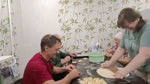 Пару лет поживём у брата. Отвечаем на вопросы. Обработали деревья.