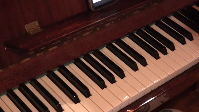 Jingle bells. Как сыграть и спеть. Анонс смотреть онлайн