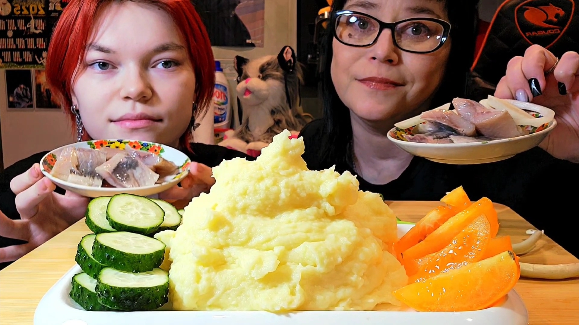 Мукбанг | Селёдка с пюре | Обжор Асмр