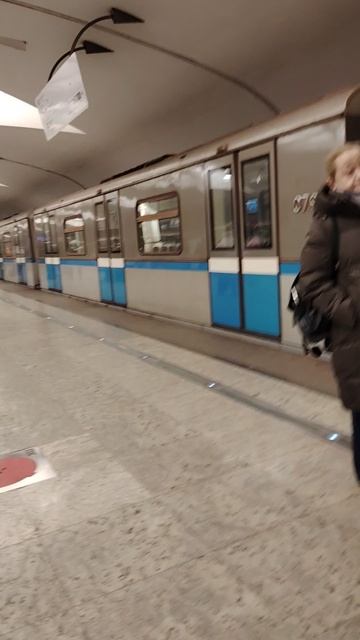 Электропоезд 81-740/741 Русич, На станции метро Строгино смотреть онлайн