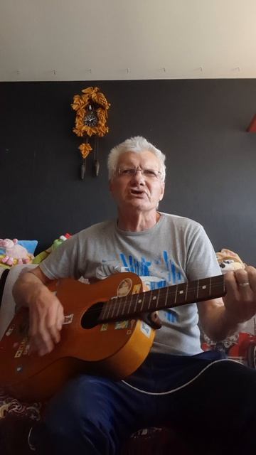 Встретились с друзьями в ресторане.