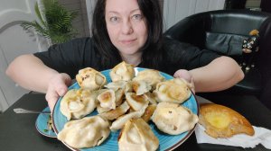 Мукбанг Манты с курицей, Вареники с картошкой и грибами, Греческий салат.
