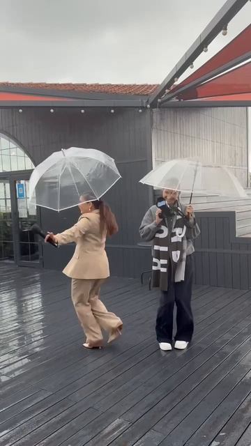 Как работается под дождем? Весело)