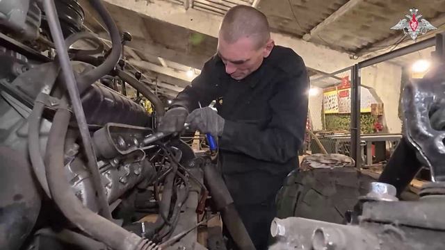 СВО День 1374: Работа ремонтного подразделения ГрВ «Север» смотреть онлайн