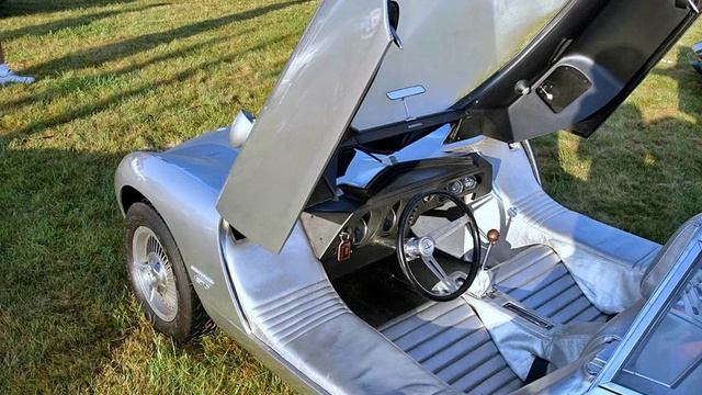Chevrolet Corvair Monza GT смотреть онлайн