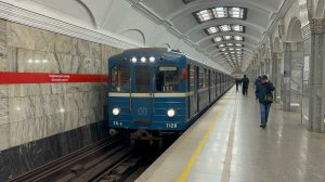 «История!» Метропоезд Ем-501/Ема-502 на ст.м.Кировский завод, ноябрь 2025 года