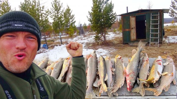 ПОЙМАЛИ ПОЛТОННЫ! НЕТ НОРМ И СОВЕСТИ! УНОСИМ НОГИ И МЫ ПОПАЛИ! Первый лёд часть 4