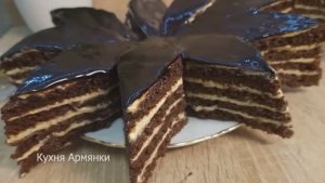 Нежный торт с блестящей глазурью.