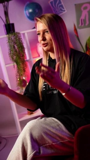 POLI УГАДЫВАЕТ ТРЕКИ ЕГОРА КРИДА, ICEGERGERT #poli #блогеры #угадаймелодию #угадайтрек #музыка