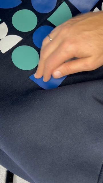 Как убрать наклейку с одежды?! смотреть онлайн