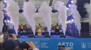 Летфест: Таня Буланова и «энергосберегающая» подтанцовка