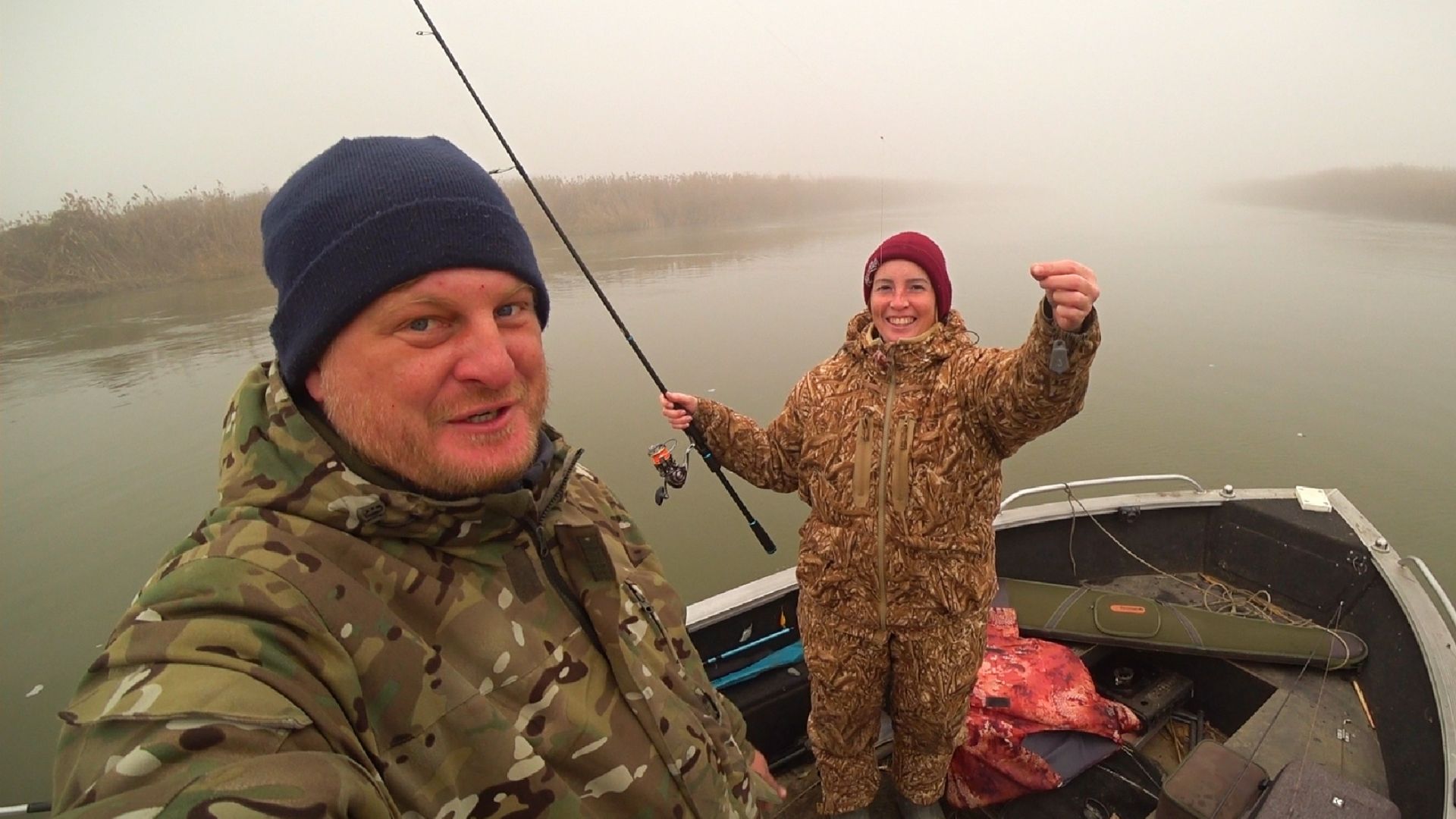 ЗАПРЕТНАЯ РЫБА КЛЮЁТ БЕШЕНО! ЗА КРУПНЫМ САЗАНОМ В ТУМАН! НА РЫБАЛКУ С ЖЕНОЙ! Рыбалка на сазана. смотреть онлайн