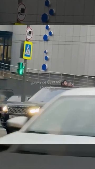 В Москве задержаны два незамених специалиста перекрывших движение на перекрестке в Одинцово смотреть онлайн
