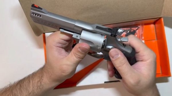 Обзор револьвера Taurus Tracker 44 на Русском