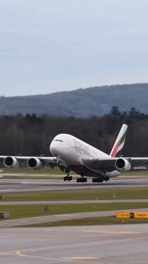 взлёт самого большого самолёта А-380