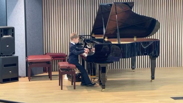 Болезнь куклы. Пьеса из цикла "Детский альбом" П.И. Чайковского. На рояле в 8 лет. смотреть онлайн