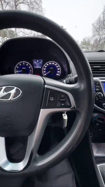 Обзор черный Hyundai Solaris 2014