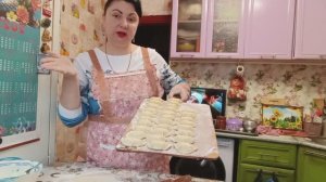 ВИКТОР УШЁЛ В БАССЕЙН, А Я ЛЕПЛЮ ВАРЕНИКИ