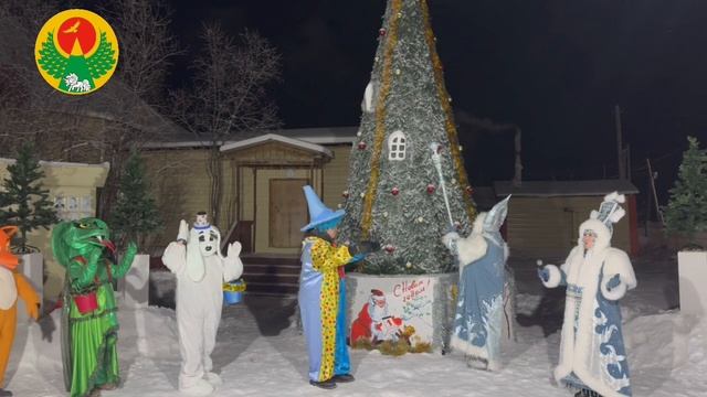 Харабыт үтүө түөлбэтигэр Саҥа дьыллааҕы харыйа уота сандаарда.