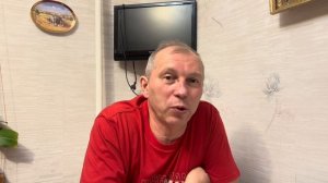 Юра уверен: лучшая ночёвка — это дома. Даже если ты в Москве 😂