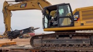 Экскаваторы, фронтальные погрузчики, тяжеловозы, бульдозеры и операторы в действии - Фильм