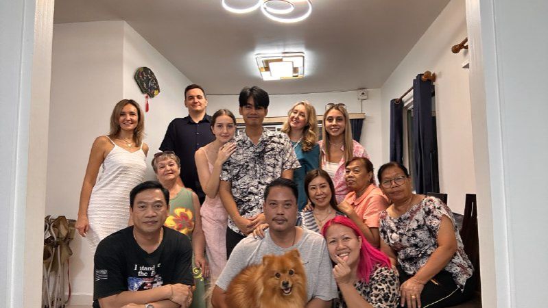 Знакомство с тайскими родственниками! смотреть онлайн