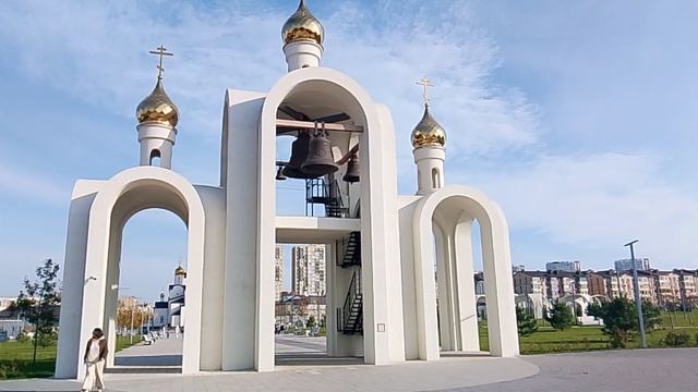 Колокольня в Крещенском парке в Анапе 30 ноября 2025