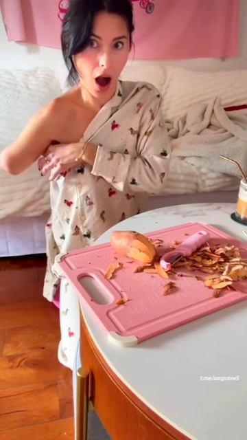 Amputee Rae смотреть онлайн