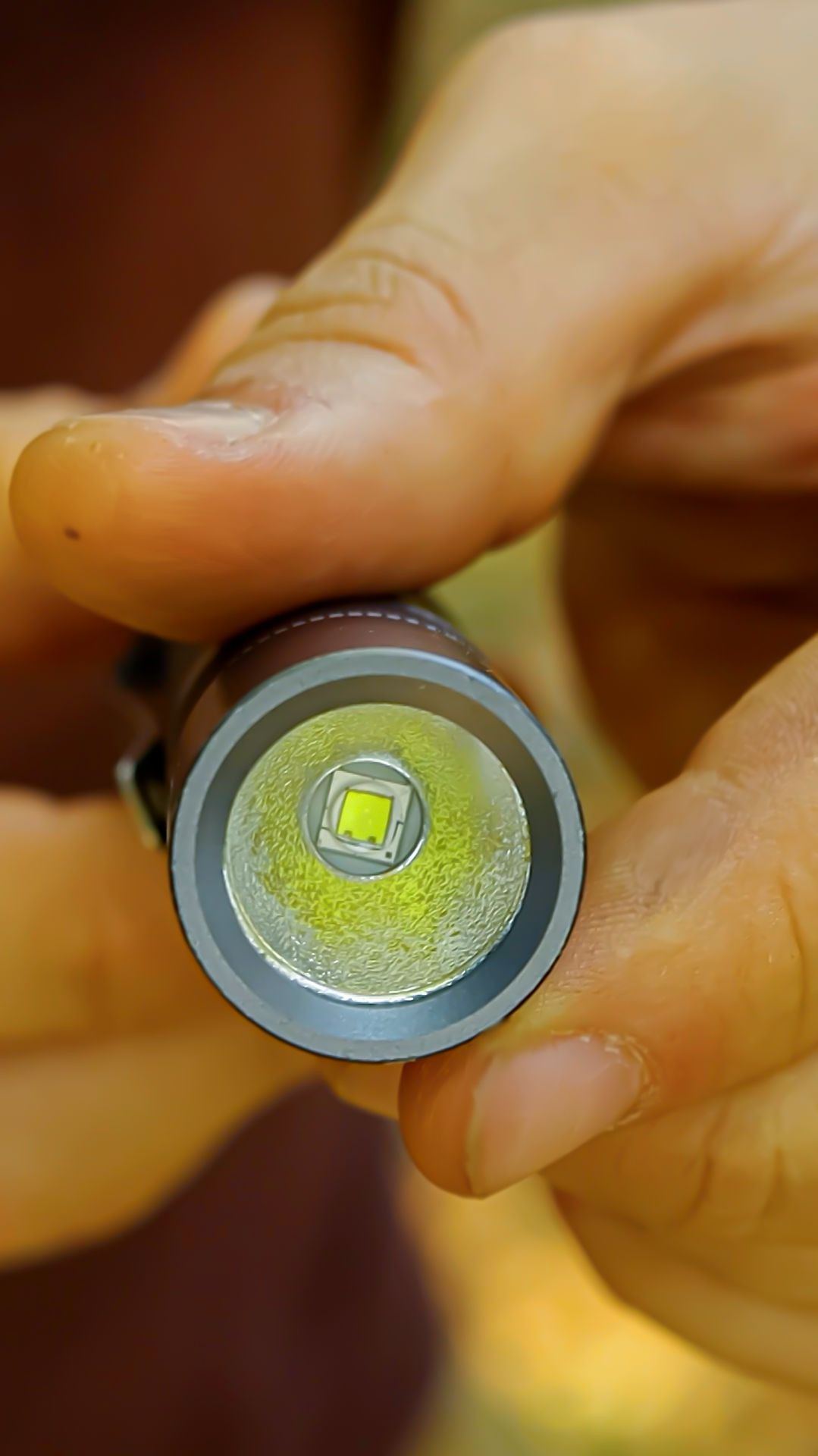 Замена диода в фонаре Convoy S2+. Перепаиваем диод XML2. Ночные тесты #SteinHouse #фонарь #edc смотреть онлайн