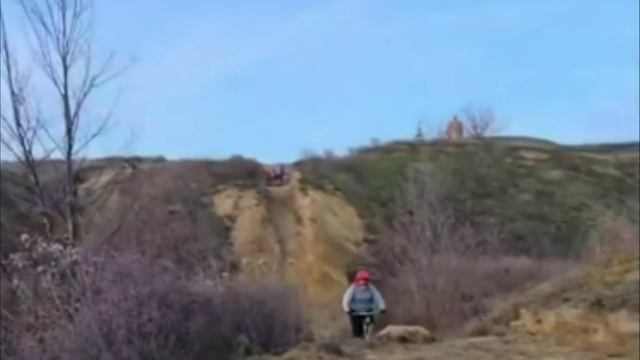 УБРАЛИ БУГОР КОТОРЫЙ МЕШАЛСЯ ВО ВРЕМЯ ПРИЗЕМЛЕНИЯ И ТЕПЕРЬ У НАС НОРМАЛЬНОЕ ПРИЗЕМЛЕНИЕ