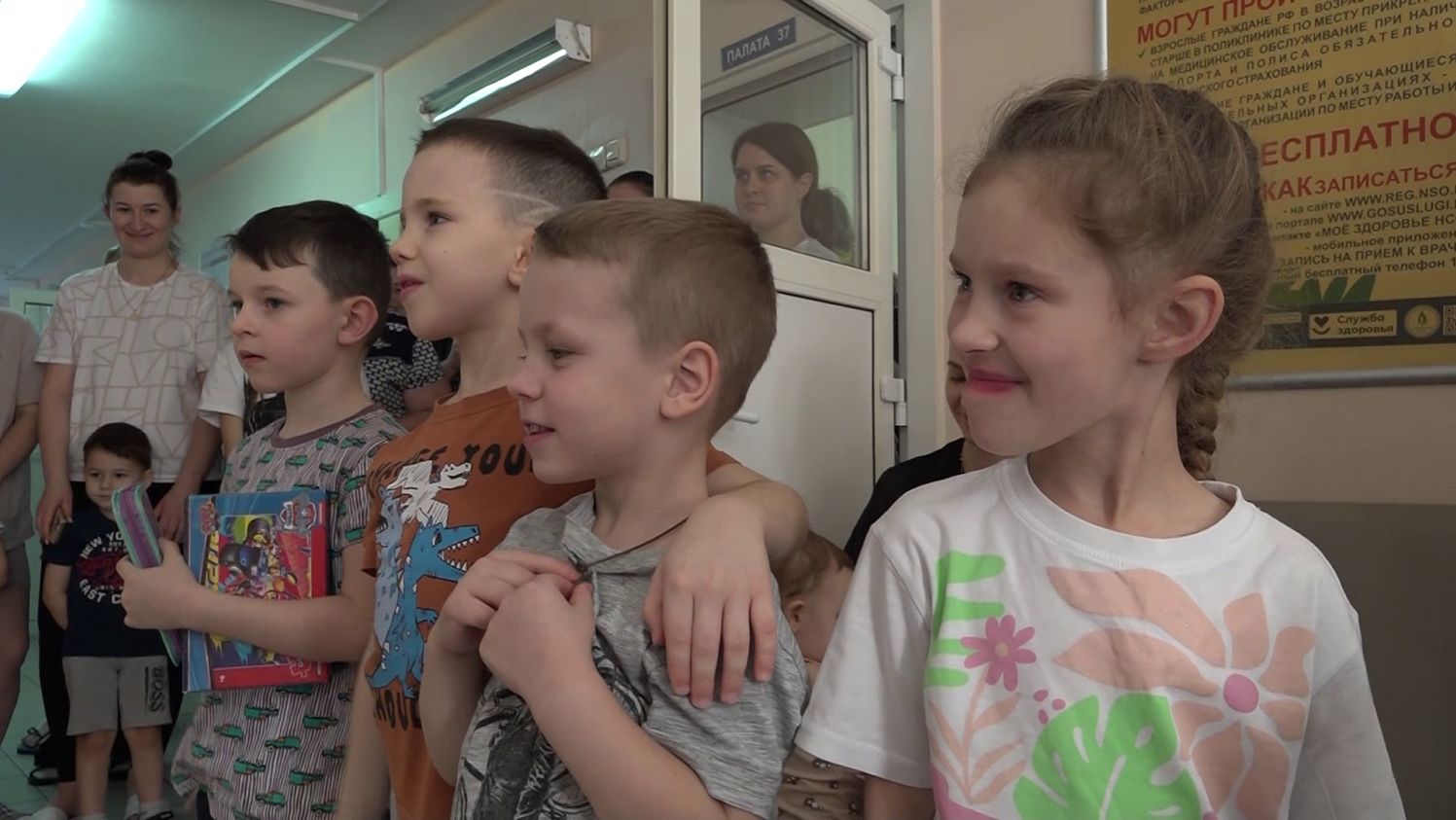 Подарки из «Коробки храбрости» вручили пациентам Детской клинической больницы №1 смотреть онлайн