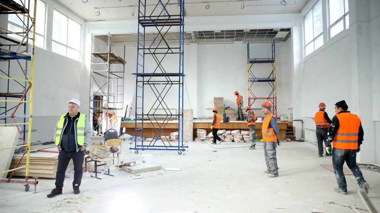 (12+) Точно в срок: капитальный ремонт второго корпуса школы № 24 подходит к концу смотреть онлайн