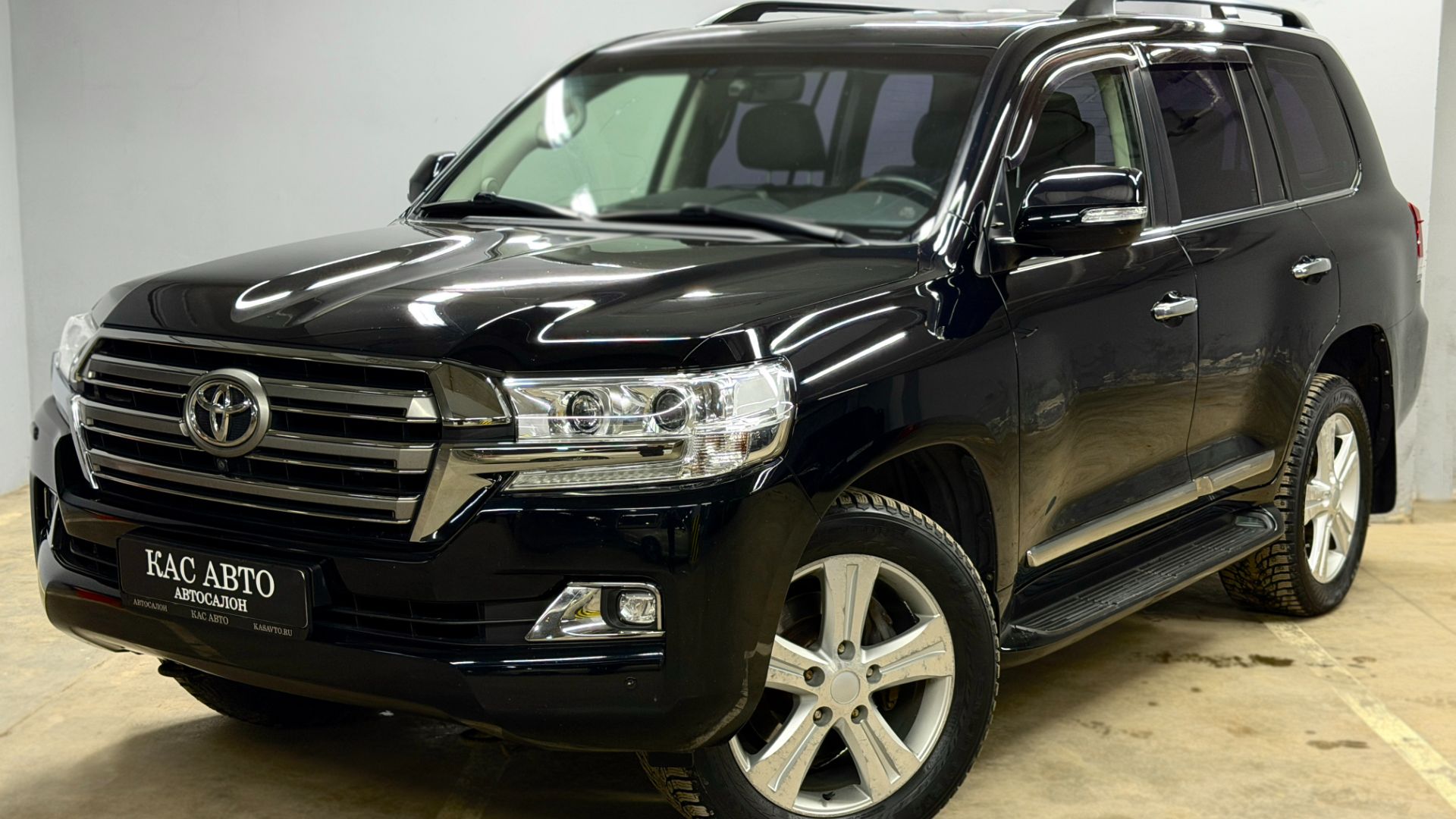 Toyota Land Cruiser 200 4.5 АТ (249 л.с.), 2015 год, 2-ой рестайлинг, дизель, 5-ти местный