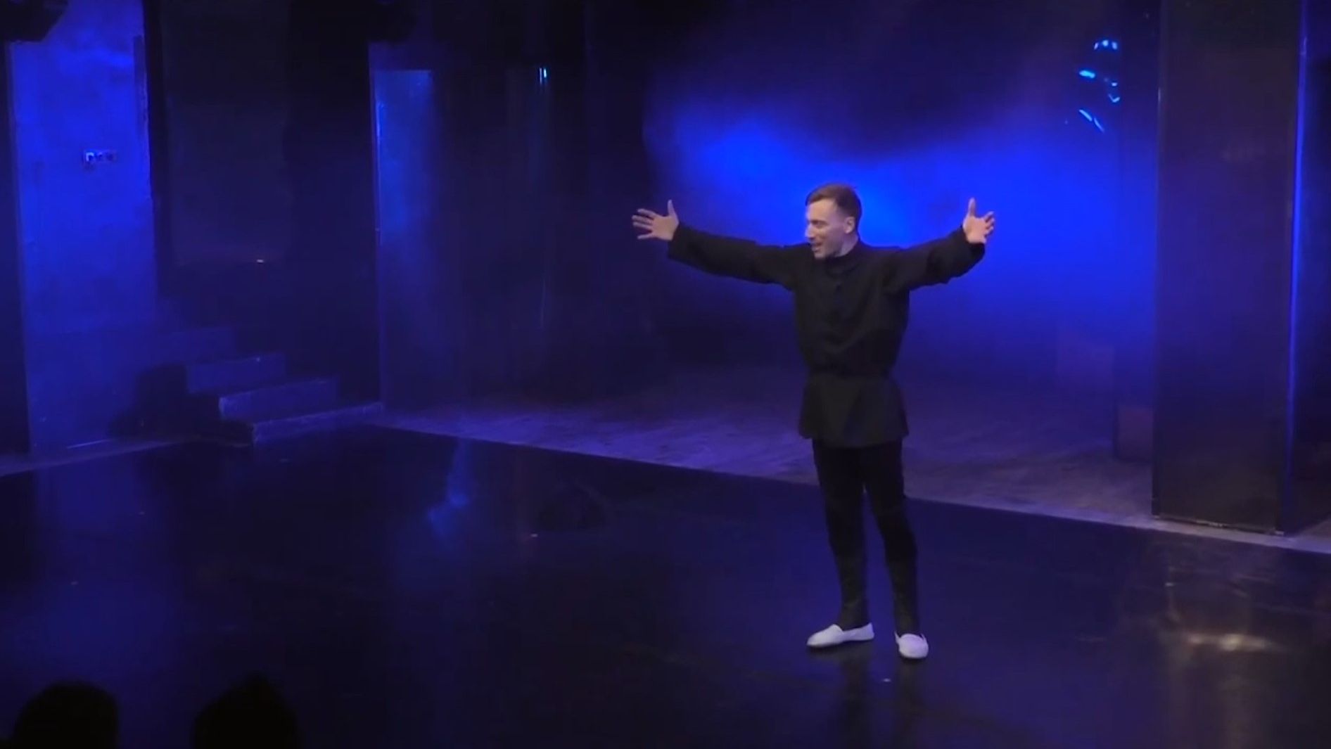 Моноспектакль «Я, бабушка, Илико и Илларион» по одноименному роману Нодара Думбадзе покажут в среду смотреть онлайн