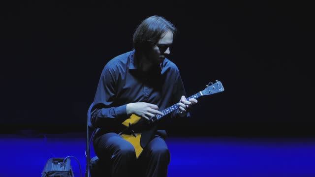 Михаил Кандауров - Час  да по часу