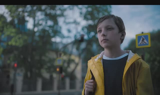 30 СЕКУНД ЭТОГО ВИДЕО СПАСУТ ЖИЗНЬ РЕБЁНКА НА ПЕШЕХОДНОМ ПЕРЕХОДЕ смотреть онлайн